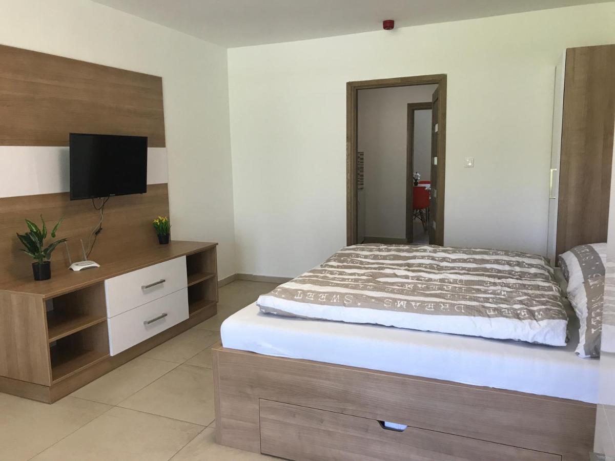 Апартаменты Tisza Gyongye Apartmanhaz Сегед Экстерьер фото